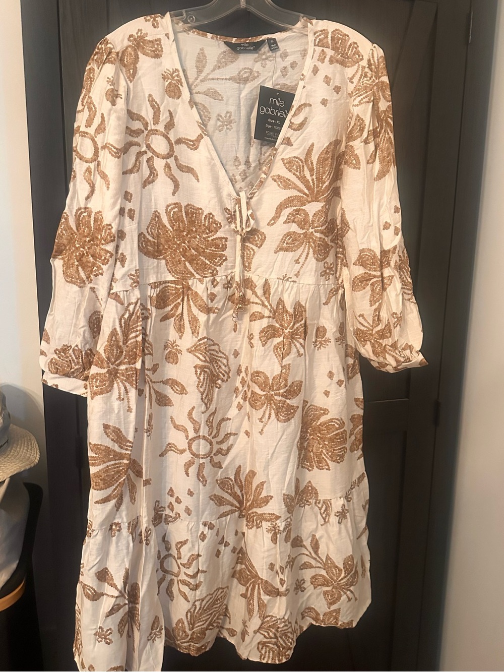 Mlle Gabrielle Women's Tan Floral Print V-Neck Knee-Length Dress NWT XL